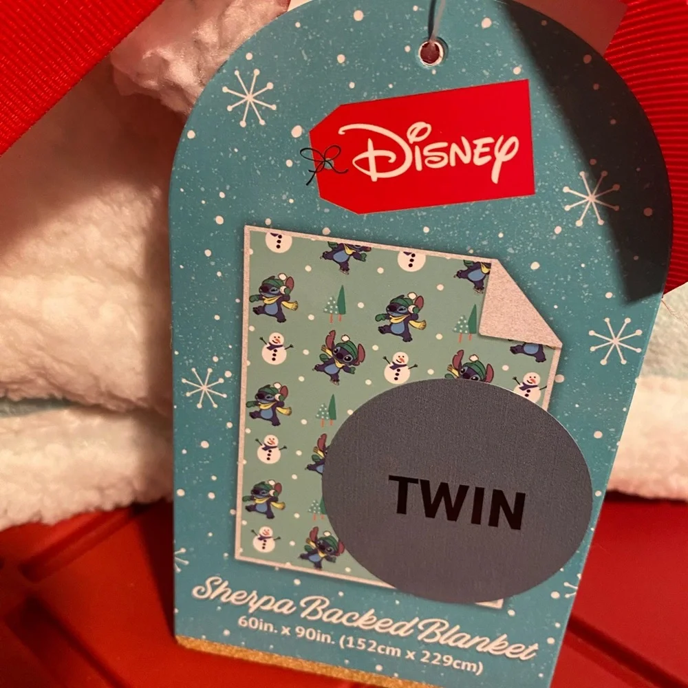 BNIB Disneys Lilo & Stitch Christmas Blanket in Gift Box
